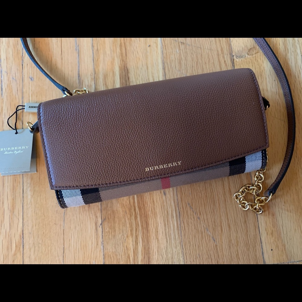 BURBERRY wallet w chain🤎❤️